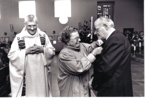 F25 Onderscheiding voor echtpaar Beijen, 1993